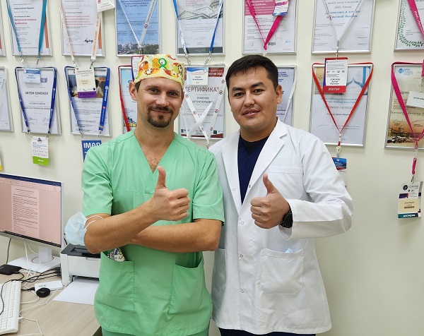 Хирург флеболог Жоробаев А.Ш. из города Ош (Кыргызстан) с Раскиным В.В. после мастер-класса